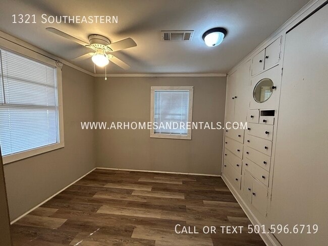Building Photo - 1321 Southeastern-