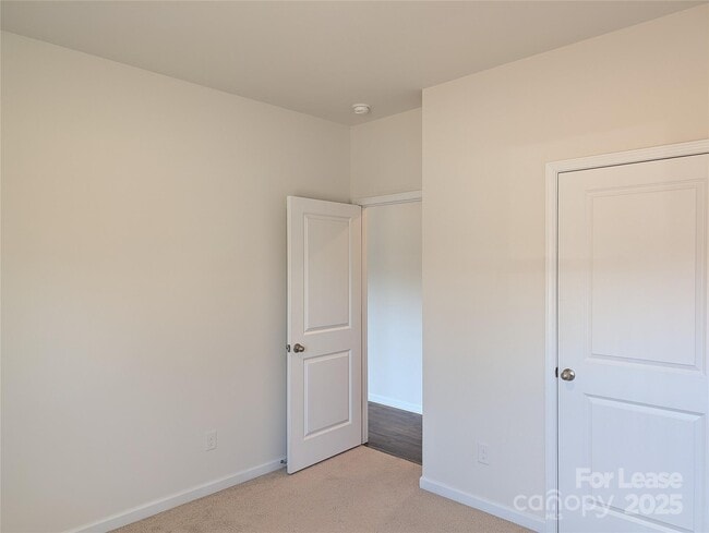 Building Photo - 10731 Claystone Dr