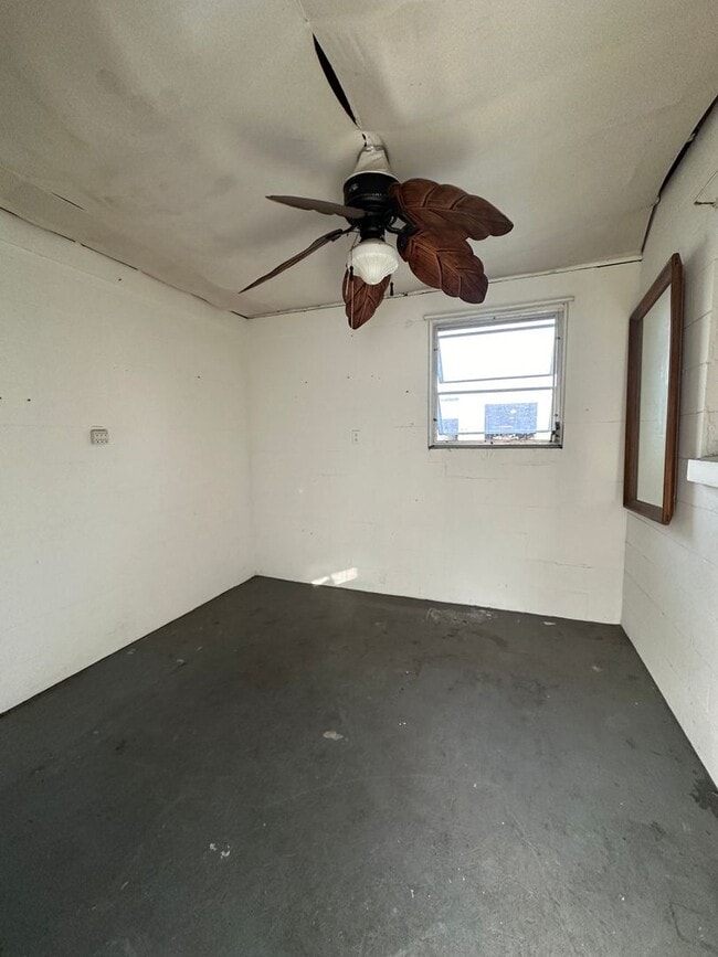 Building Photo - Nice 2/1 Home w/ Fenced Yard in St Cloud