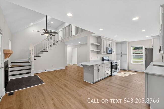 Building Photo - 955 Godber St