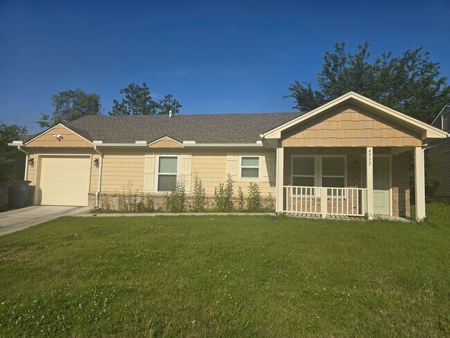 Primary Photo - Modern comfort meets convenience in this b...