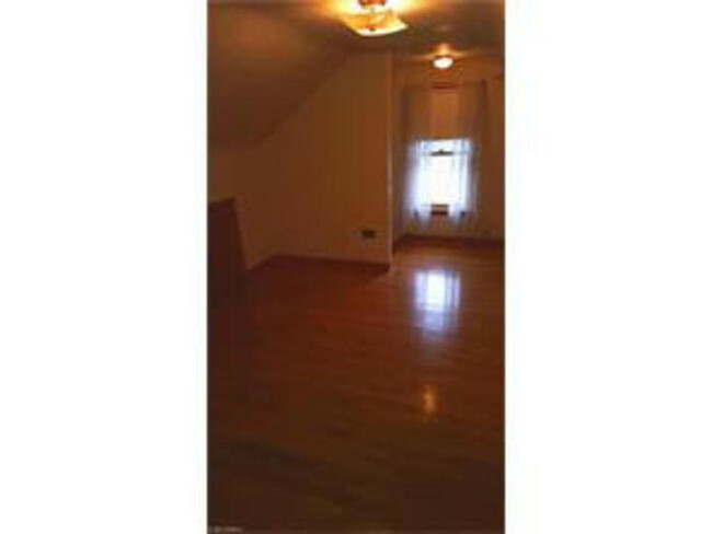 Building Photo - 3/4 Bedroom House In Beautiful St Clairsville