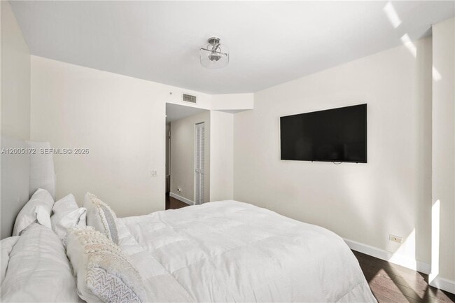 Building Photo - 701 Brickell Key Blvd