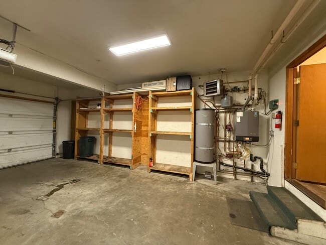 Building Photo - 9260 Roy St