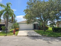 Building Photo - 4 Bedroom 2 Bathroom in Waterford Lakes
