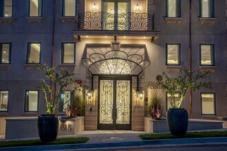 Building Photo - 1825 Pandora Ave