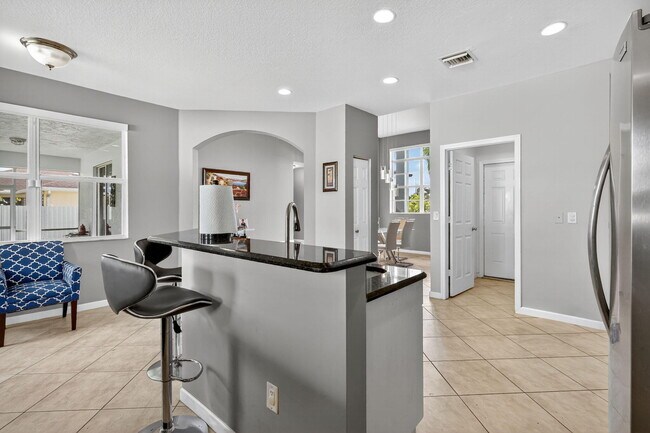 Building Photo - 1971 SW Breezeway St