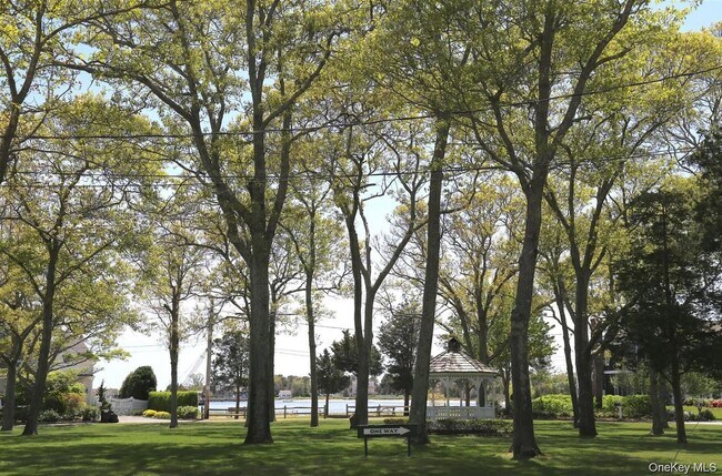 Building Photo - 5 Mill Race Rd