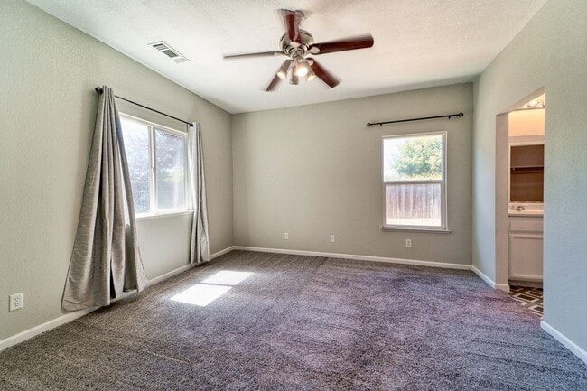 Building Photo - North Yuba City 3 bd 2 bath Home with solar
