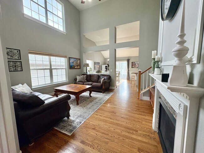 Building Photo - Stunning Home with ~4,000sqft of Living Space In a Great Location!