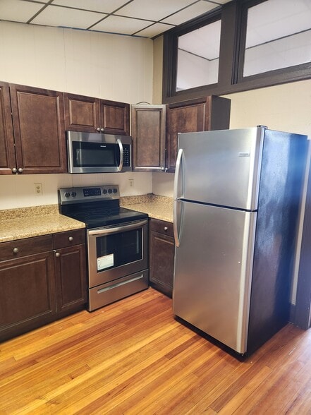 Building Photo - 321 N Main St