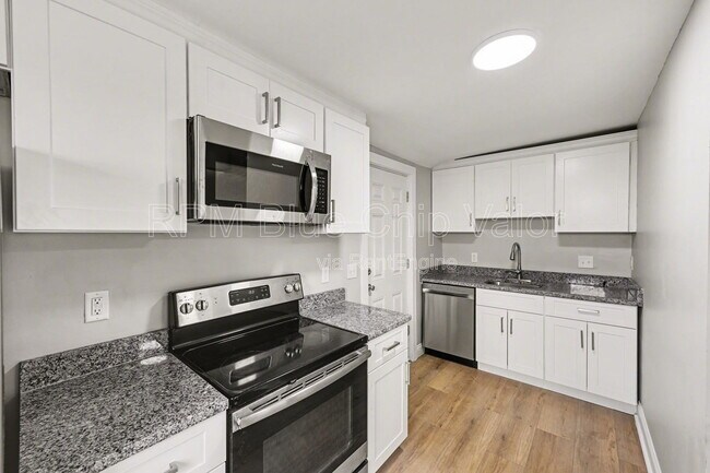 Building Photo - 1710 Lawn Ave