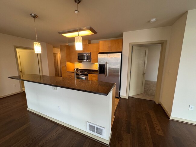 Building Photo - Spacious 2 bed 2 bath, 1000+ sq ft. condo ...