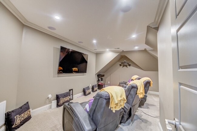 Building Photo - Winslow Cove Furnished Executive Estate with Pool