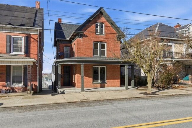 Building Photo - 305 W Broadway