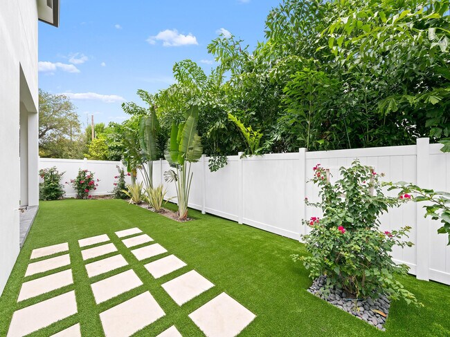 Building Photo - 1446 SW 23rd St