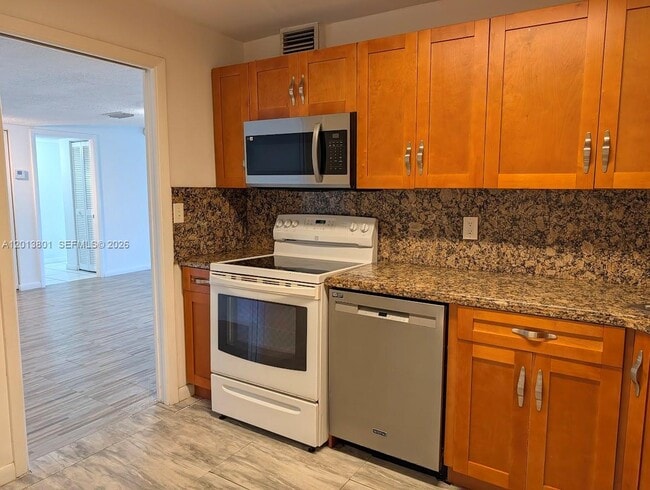Building Photo - 210 Seaview Dr