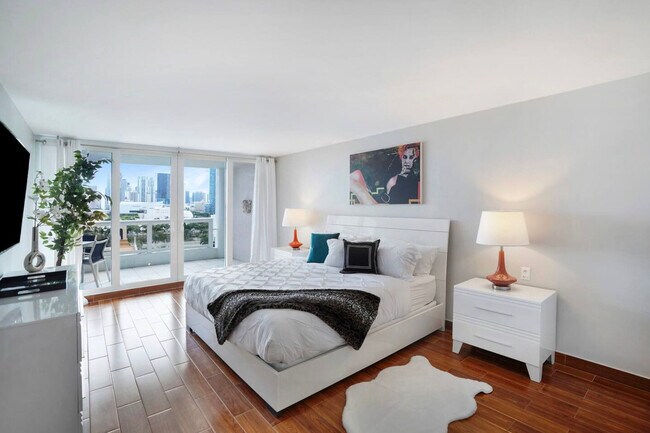 Building Photo - 1717 N Bayshore Dr