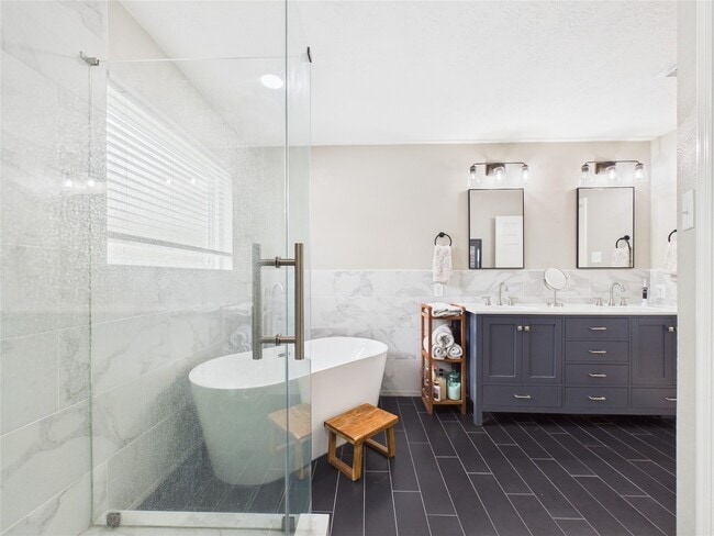 Building Photo - 1210 Berkeley Lake Ln