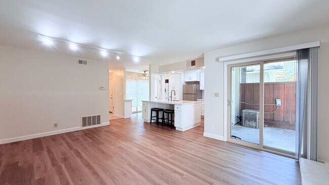 Building Photo - 1065 San Ramon Valley Blvd