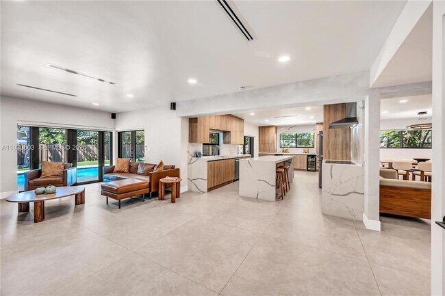 Building Photo - 11340 SW 74th Ct