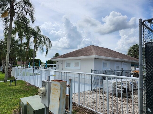 Building Photo - 13770 Oneida Dr