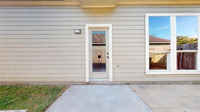Building Photo - 16611 Cheshire Grove Ln