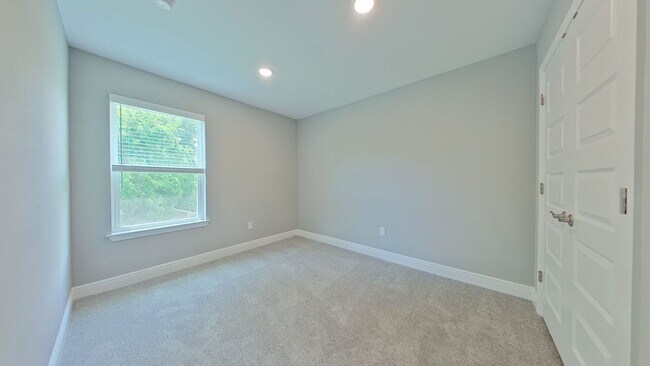 Building Photo - 840 Fairview Dr