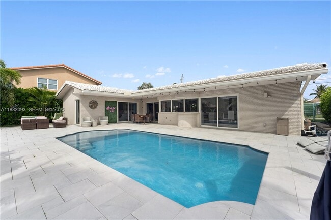 Building Photo - 1424 NE 53rd Ct