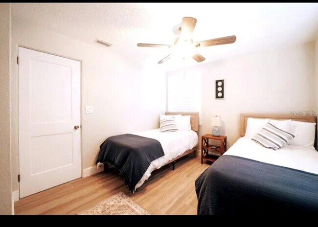Building Photo - 54 Rivershore Dr