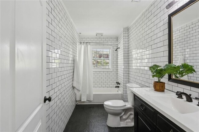 Building Photo - 1833 Flat Shoals Rd SE