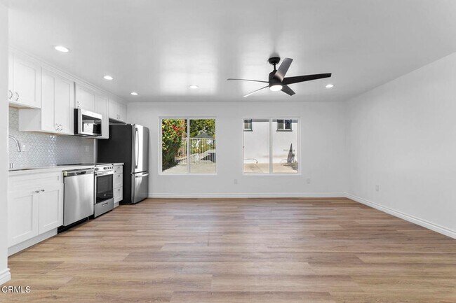 Building Photo - 3308 Primavera St