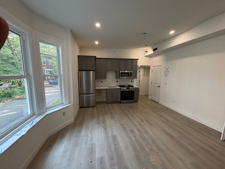 Kitchen - 261 Bradley St