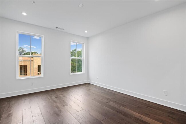 Building Photo - 201 New St