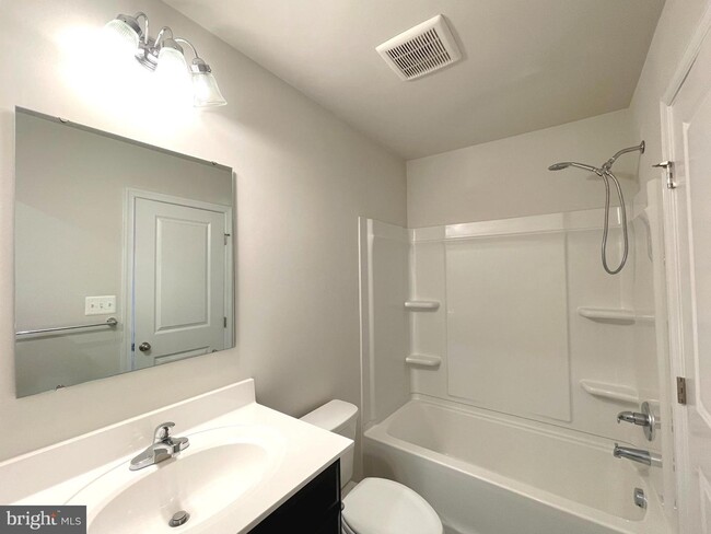 Building Photo - 46350 Sandbar Ln