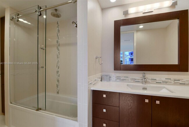 Building Photo - 5055 Collins Ave