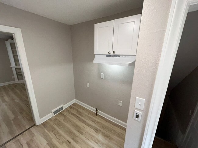 Building Photo - Beautiful 5 Bedroom Bungalow