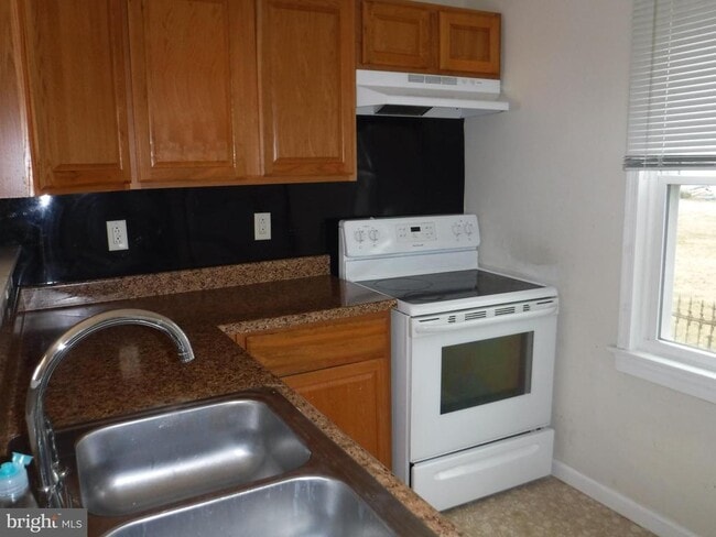 Building Photo - 153 S Main St