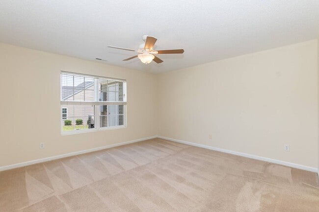 Building Photo - Four Bedroom Home!