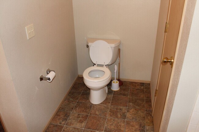 Building Photo - 1 Bedroom, 1 Bath Condo available, Near Greenbelt and Downtown Boise