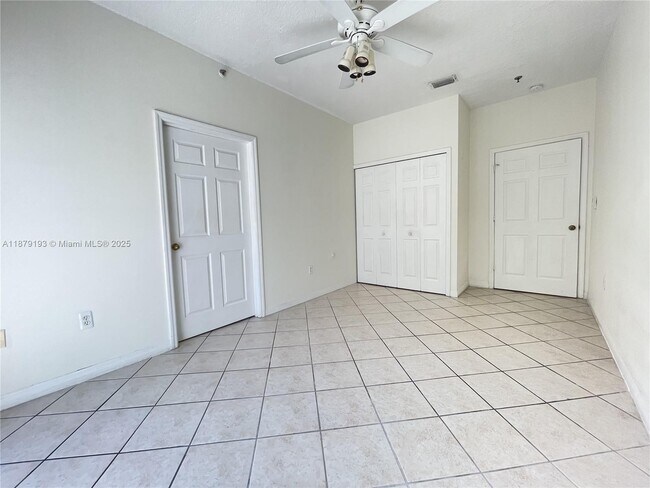 Building Photo - 2734 Bird Ave