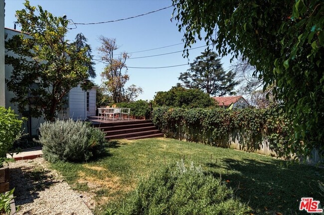 Building Photo - 1410 Stanford Dr