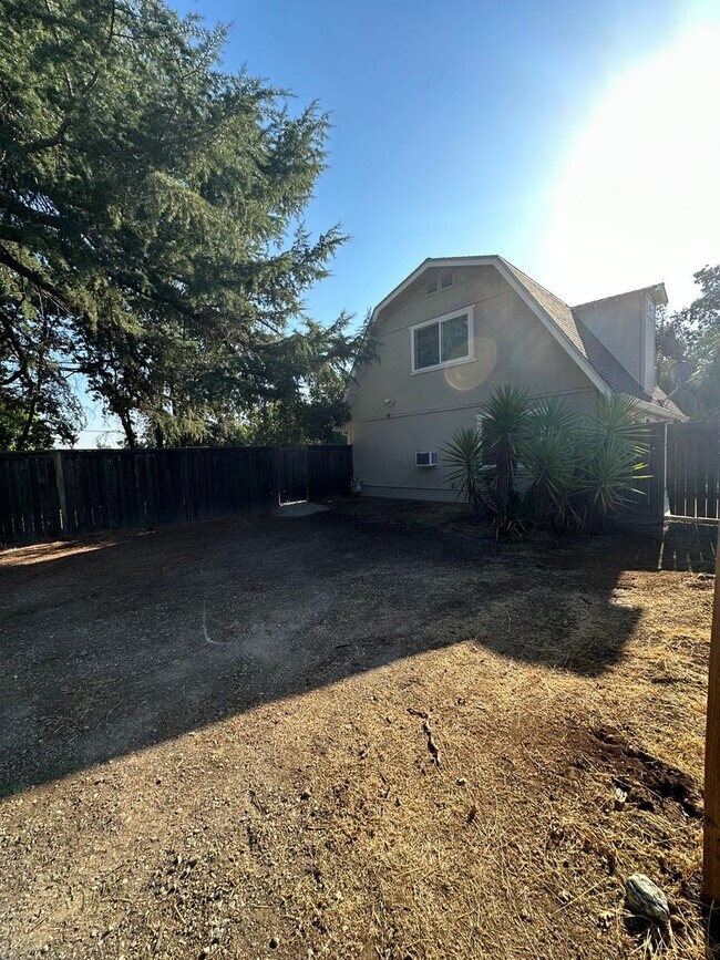 Building Photo - 2031 Oroville-Chico Hwy