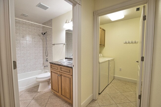 Building Photo - Annual Unfurnished 2 Bedroom 2 Bathroom with a Flex Room in The Waterfront on Venice Island!