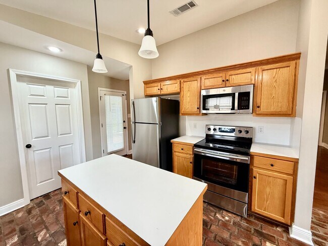 Building Photo - 12483 Fairhope Way