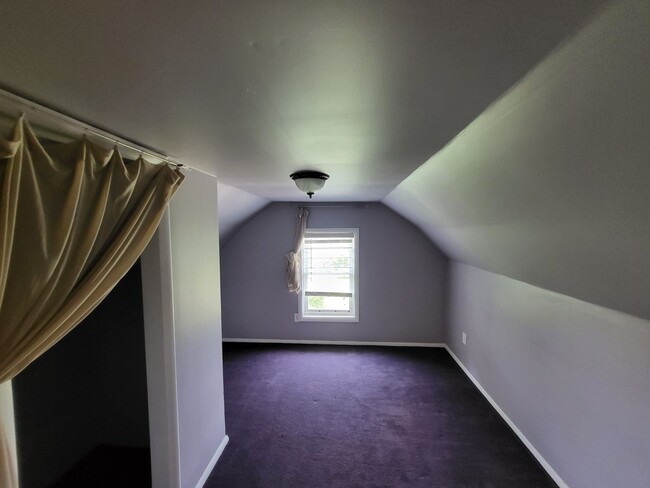 Building Photo - Spacious 4-Bedroom Carriage House with Hea...