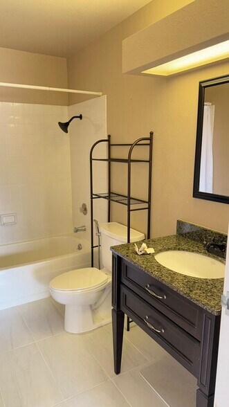 Building Photo - 555 Pierce St