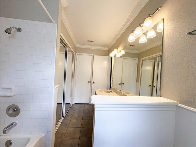 Building Photo - 13004 Campos Dr
