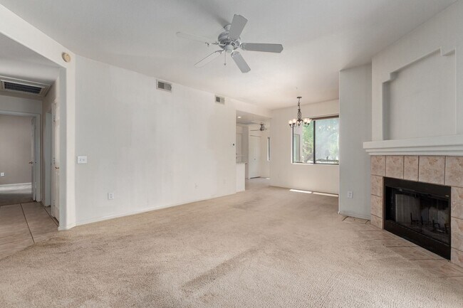 Building Photo - Beautiful 2 bed/2bath condo in Scottsdale!!