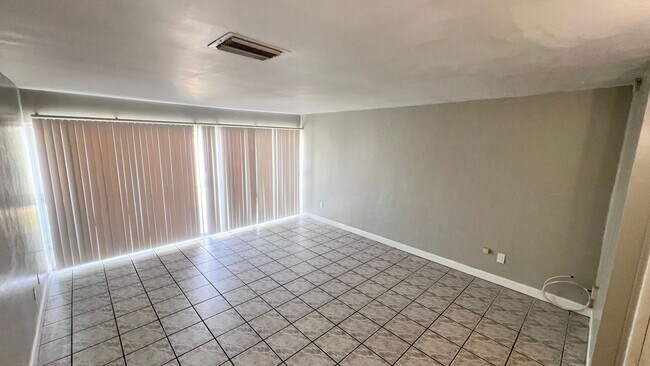Building Photo - Lovely 2 Bedroom, 1 Bathroom Home in the G...